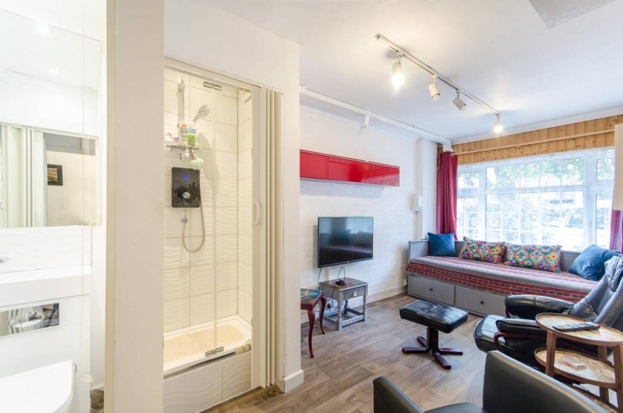Leeward Gardens With Ensuite 런던 외부 사진